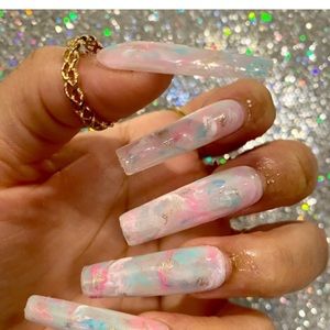 Press on nails